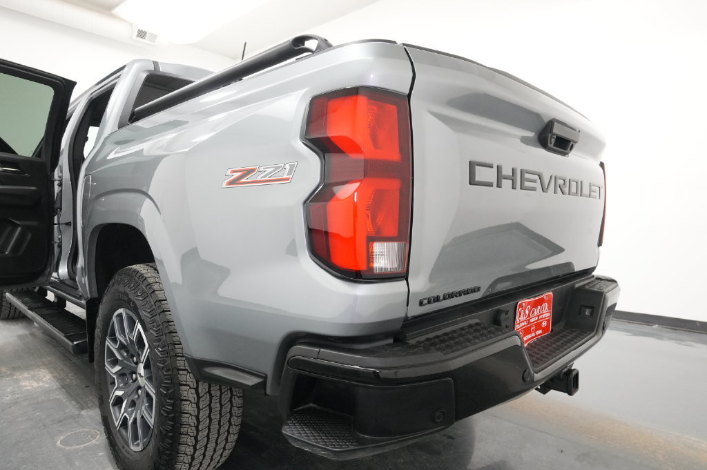 Used 2025 Chevrolet Colorado Z71 w/ Technology Package AWD/4WD image 27