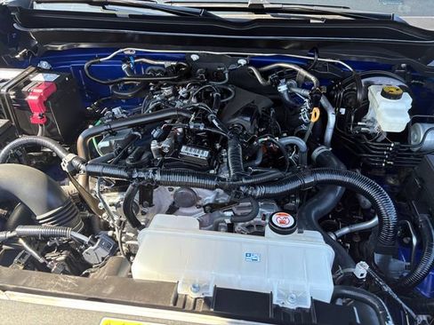 Certified 2025 Toyota Tacoma SR5 AWD/4WD image 9