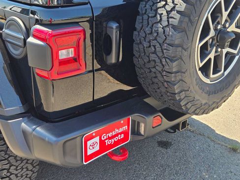 Used 2026 Jeep Wrangler Unlimited Rubicon AWD/4WD image 16
