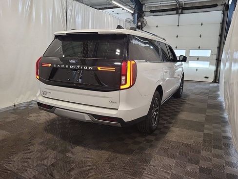 Used 2025 Ford Expedition Max Platinum AWD/4WD image 3