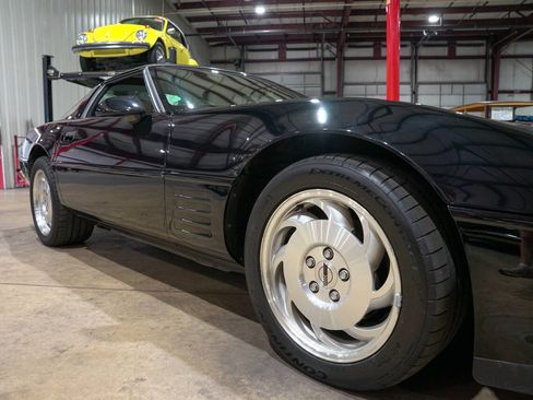 Used 1994 Chevrolet Corvette Coupe RWD image 33