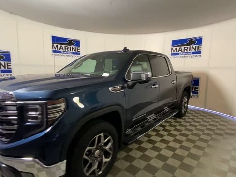 Used 2022 GMC Sierra 1500 SLT w/ SLT Convenience Package AWD/4WD image 6