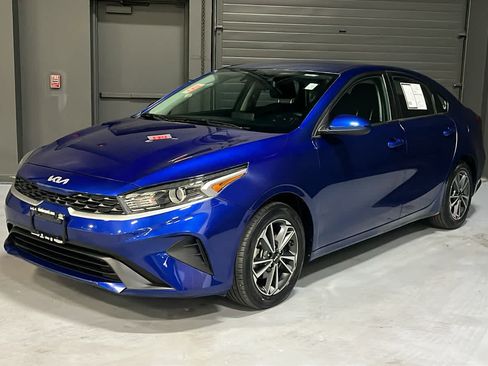 Used 2023 Kia Forte LXS FWD image 3