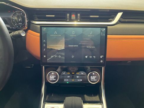 Used 2024 Jaguar XF R-Dynamic SE image 31