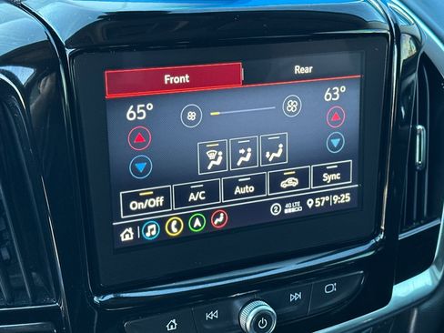 Used 2021 Chevrolet Traverse Premier image 27