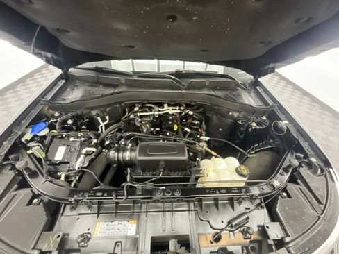 Used 2023 Ford Explorer XLT AWD/4WD image 24