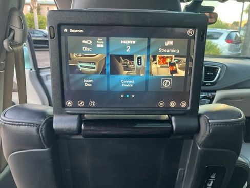 Used 2018 Chrysler Pacifica Limited w/ Advanced Safetytec Group image 21