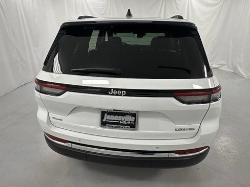 Used 2024 Jeep Grand Cherokee Limited image 4