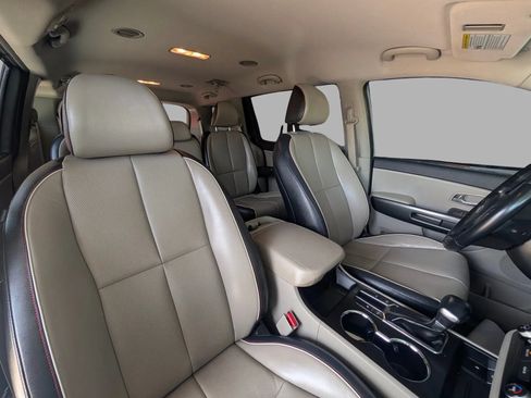 Used 2019 Kia Sedona EX FWD image 22