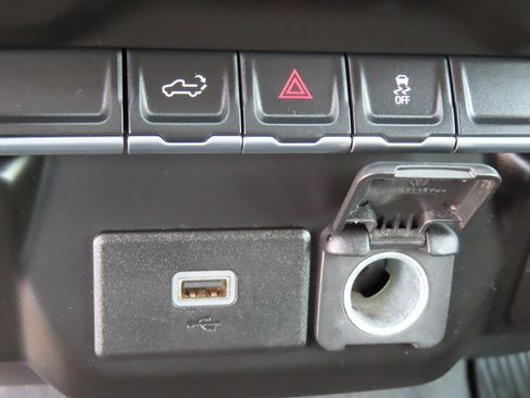 Used 2020 Chevrolet Silverado 1500 Custom w/ Custom Value Package AWD/4WD image 6