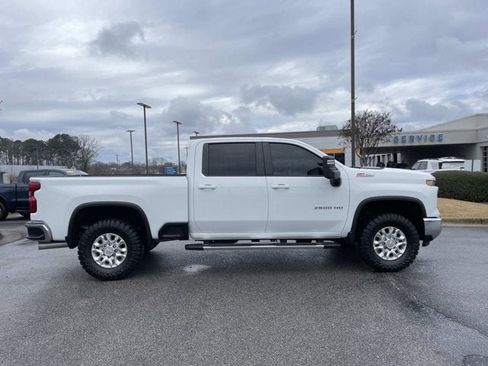 Used 2024 Chevrolet Silverado 2500 LT image 2