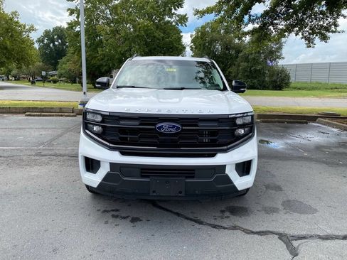 Used 2025 Ford Expedition Active AWD/4WD image 2