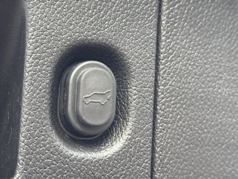 Used 2019 GMC Yukon Denali image 25