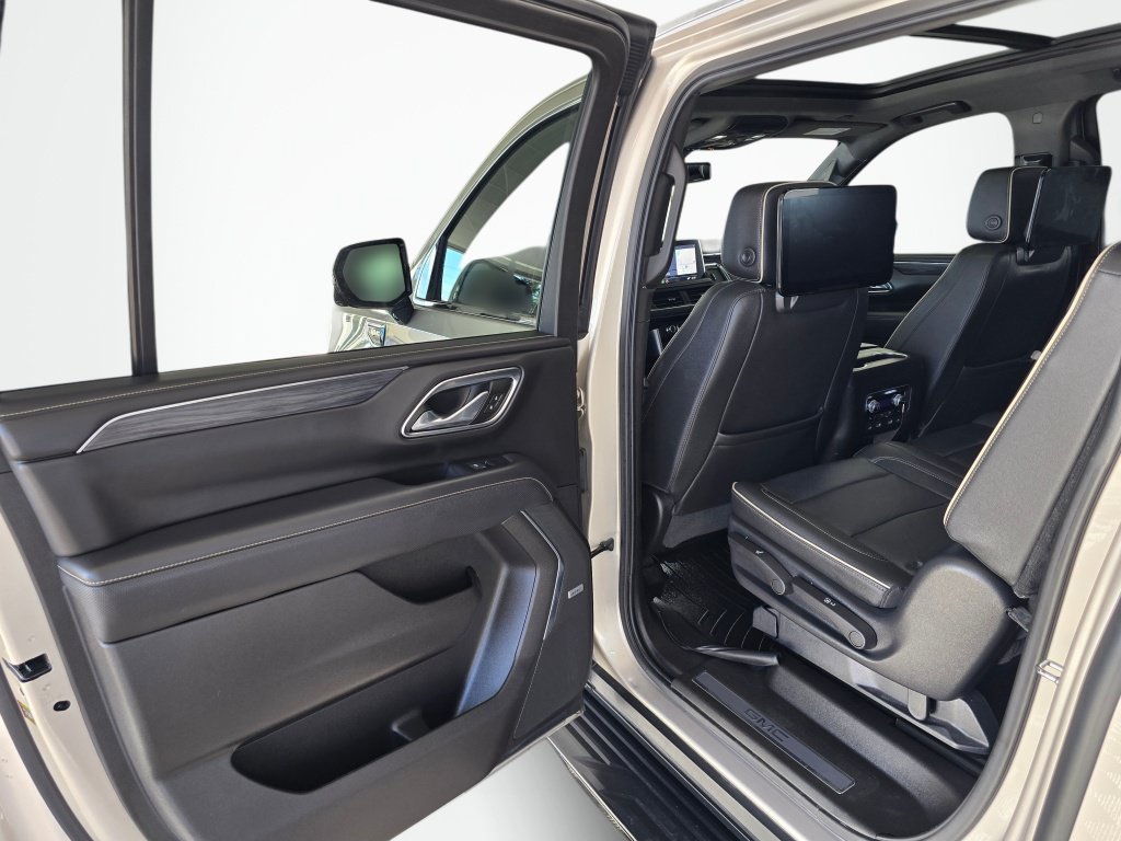 Used 2021 GMC Yukon XL SLT w/ SLT Premium Package AWD/4WD image 35