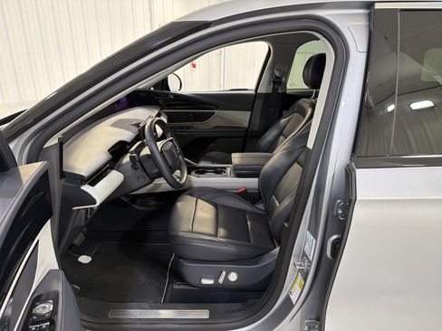 Used 2024 Lincoln Nautilus Premier image 10