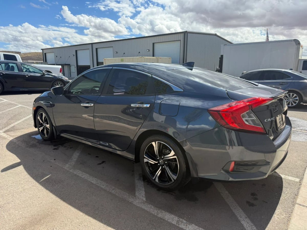 Used 2017 Honda Civic Touring image 5