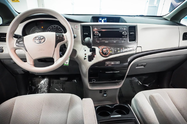Used 2014 Toyota Sienna LE FWD image 17