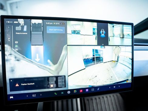 Used 2024 Tesla Cybertruck AWD Crew Cab image 42