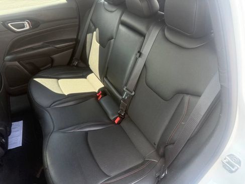 Used 2025 Jeep Compass Trailhawk AWD/4WD image 37