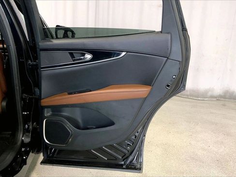 Used 2023 Lincoln Nautilus Reserve w/ Monochromatic Package image 23