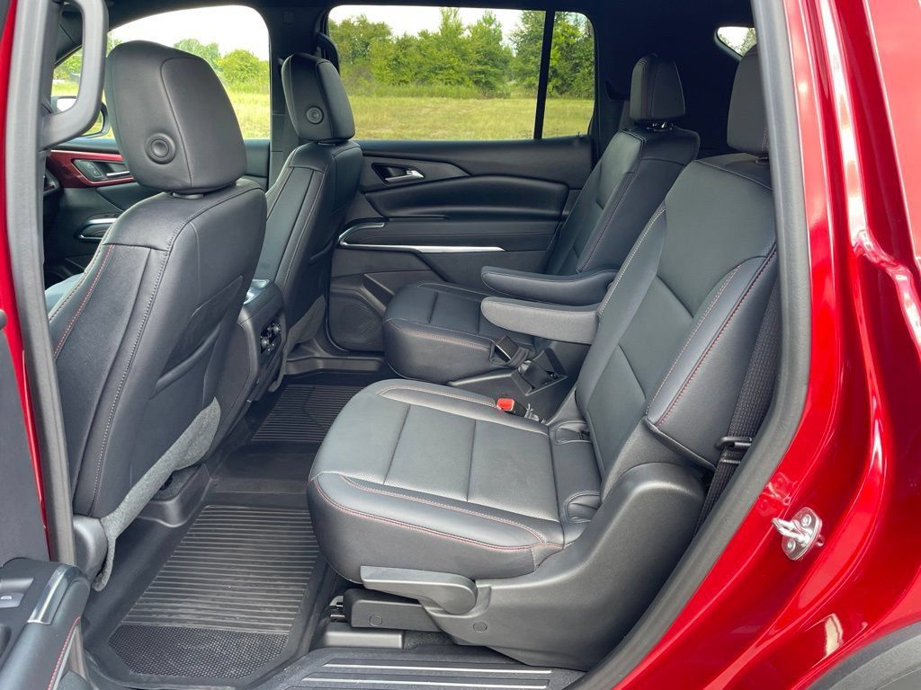 Used 2024 Chevrolet Traverse Z71 w/ LPO, Floor Liner Package AWD/4WD image 33
