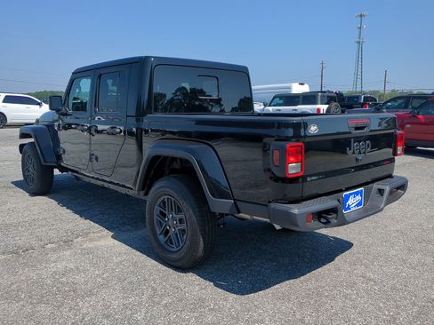 New 2025 Jeep Gladiator Sport image 5