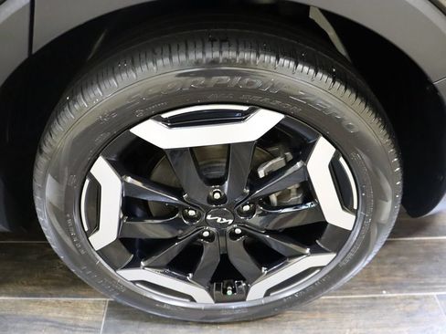Used 2024 Kia Telluride EX w/ EX Captain's Chair Package FWD image 24
