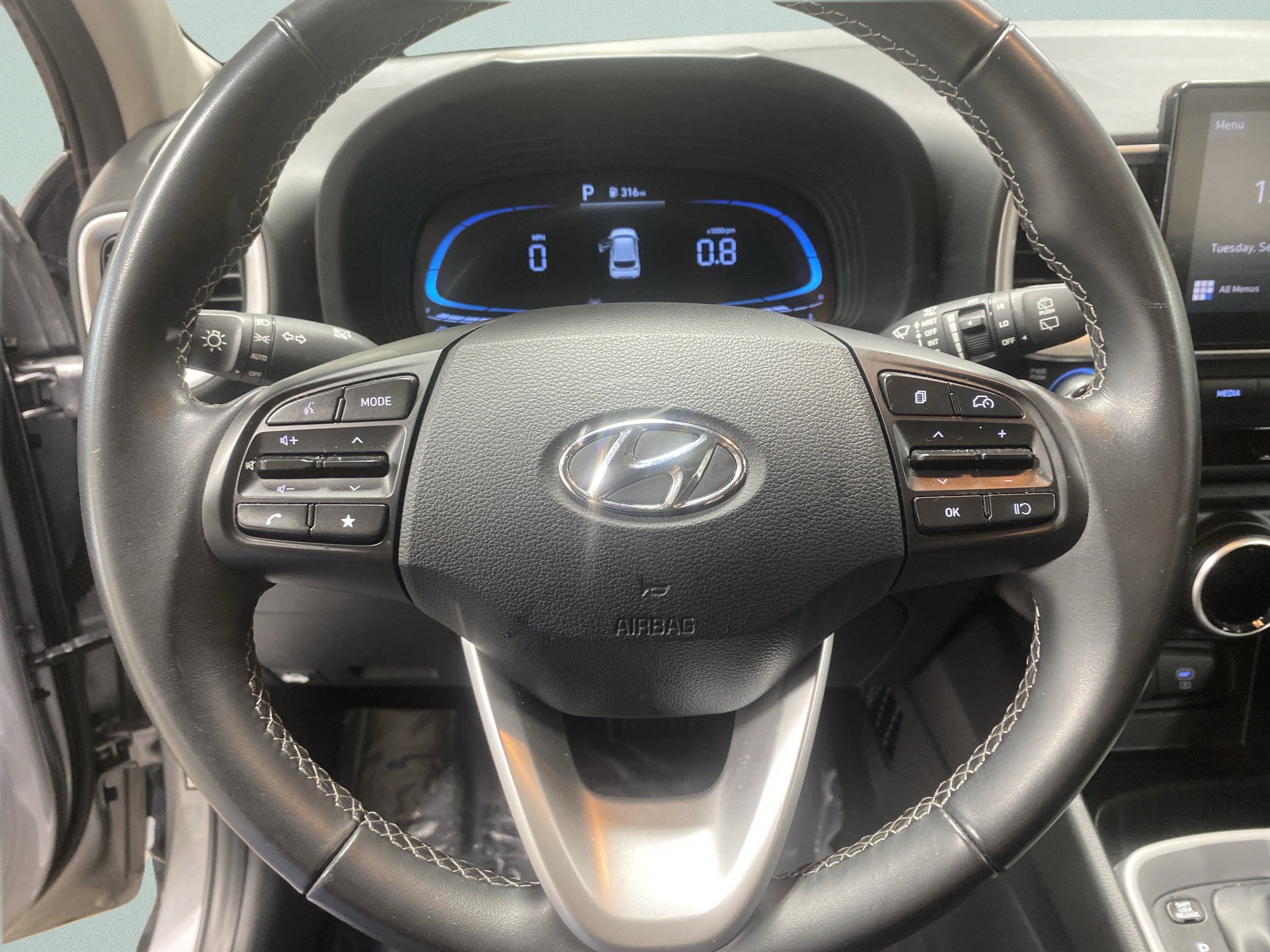 Used 2025 Hyundai Venue SEL FWD image 16
