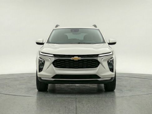 Used 2025 Chevrolet Trax LT w/ LT Convenience Package FWD image 2