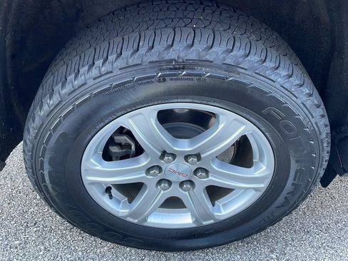 Used 2019 GMC Acadia SLE FWD image 31