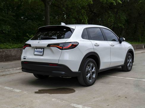 Used 2026 Honda HR-V LX image 9