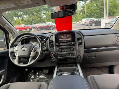 Used 2024 Nissan Titan SV AWD/4WD image 13