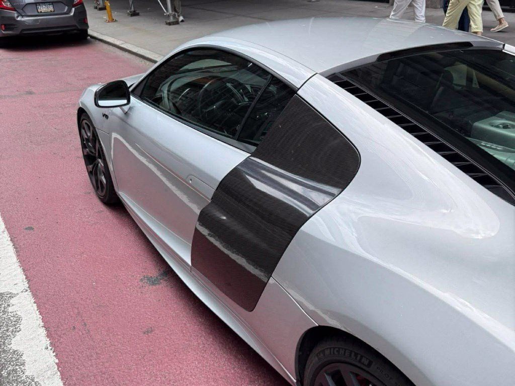 Used 2012 Audi R8 V10 AWD/4WD image 5