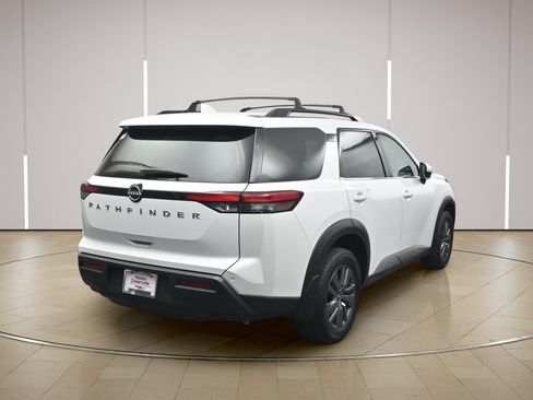 Certified 2025 Nissan Pathfinder SV FWD image 7