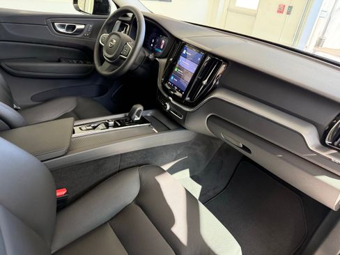 Certified 2025 Volvo XC60 B5 Core AWD/4WD image 22