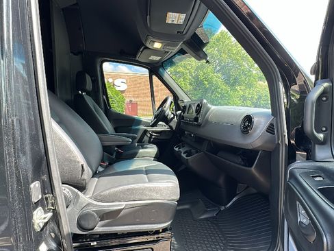 Used 2024 Mercedes-Benz Sprinter 2500 w/ Acoustic Package image 23