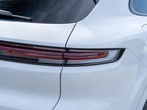 Certified 2025 Porsche Cayenne S w/ Premium Package Plus image 14