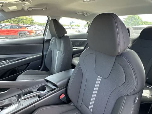 New 2026 Hyundai Elantra SE FWD image 18