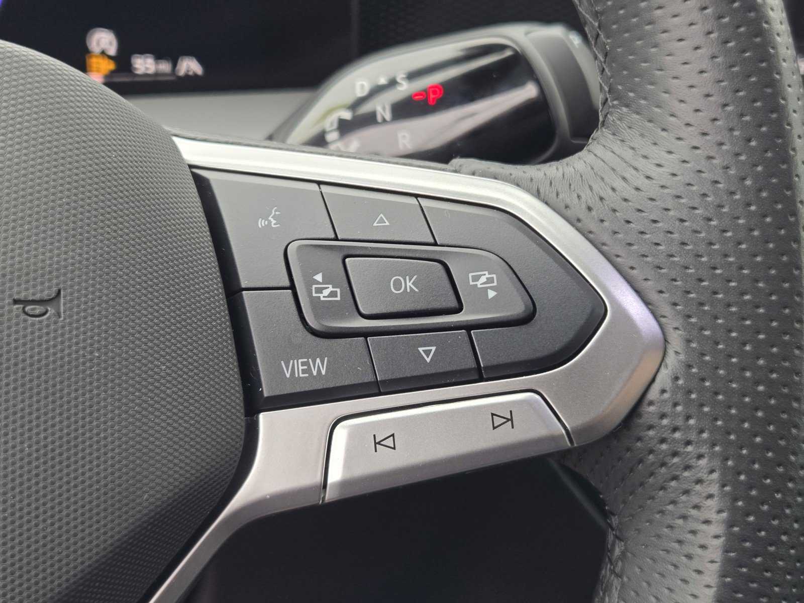 Used 2025 Volkswagen Tiguan SE R-Line AWD/4WD image 20
