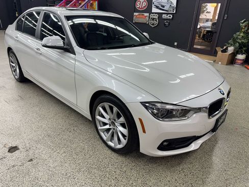 Used 2018 BMW 320i xDrive Sedan w/ Convenience Package image 7