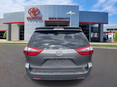 Used 2020 Toyota Sienna LE image 9