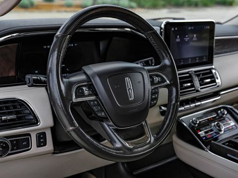 Used 2020 Lincoln Navigator L Reserve w/ Equipment Group 208A Reserve AWD/4WD image 18