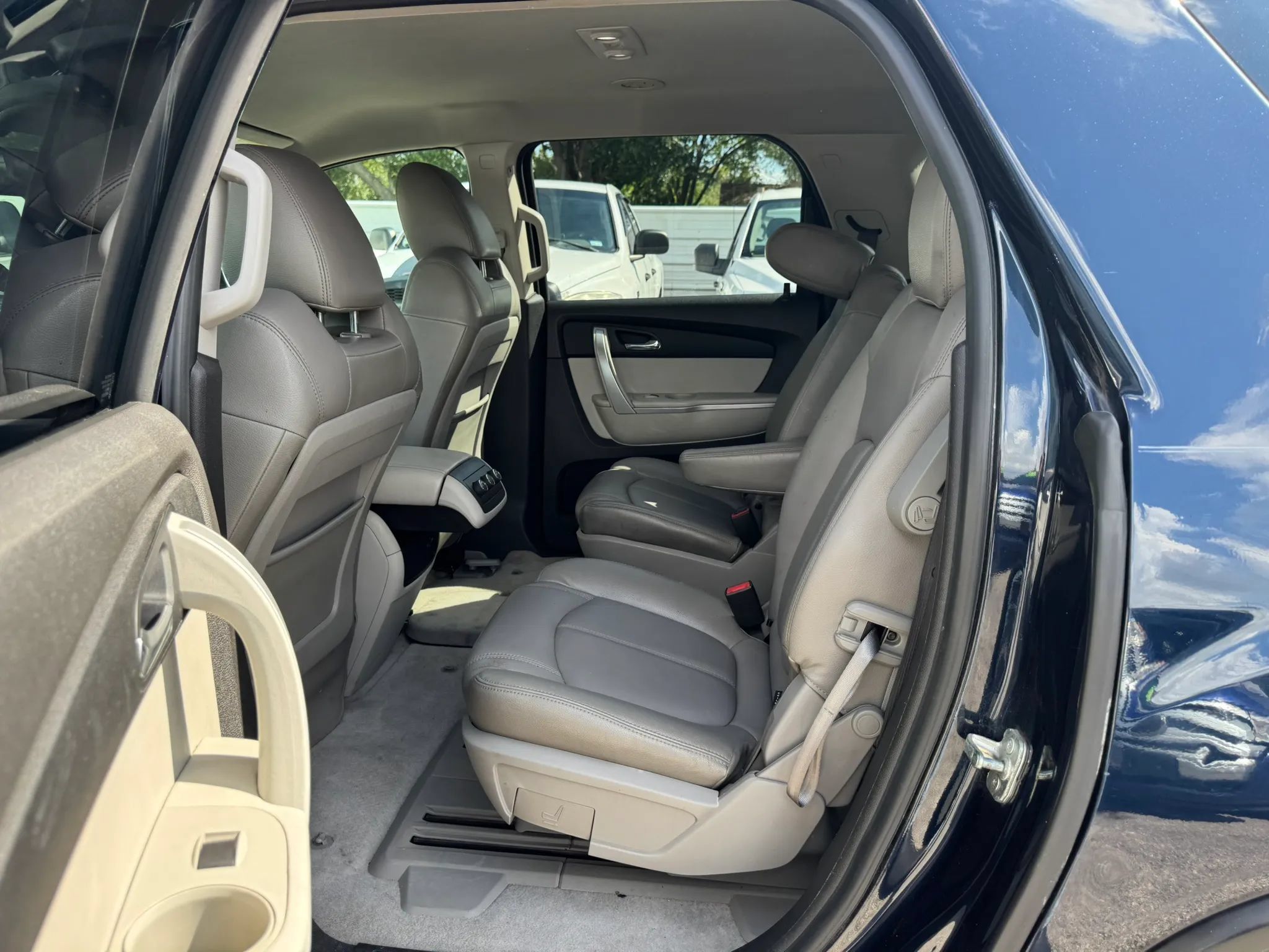 Used 2012 GMC Acadia SLE FWD image 11