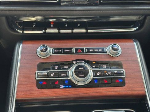 Used 2022 Lincoln Aviator Grand Touring w/ Equipment Group 301A AWD/4WD image 23