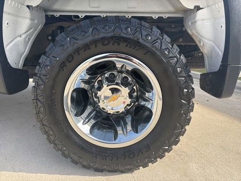 Used 2024 Chevrolet Silverado 3500 LT w/ Convenience Package image 13