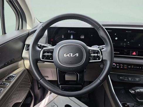 Used 2025 Kia Carnival EX FWD image 22