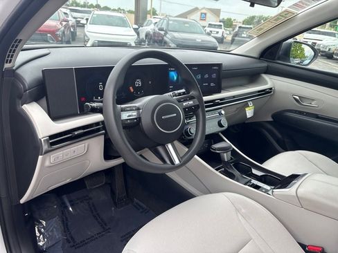 Used 2025 Hyundai Tucson SEL FWD image 12
