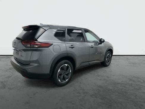 Used 2024 Nissan Rogue SV AWD/4WD image 4