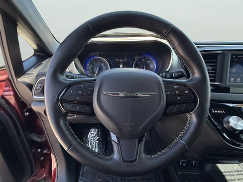 Used 2019 Chrysler Pacifica Touring Plus w/ S Appearance Package FWD image 22