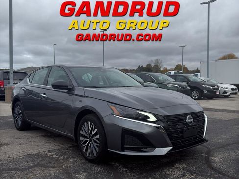 Certified 2024 Nissan Altima 2.5 SV image 1